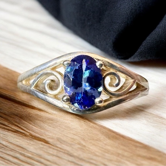 Vivid Blue Tanzanite Sterling Silver Ring (8) - Picture 4 of 11